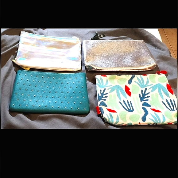 Betty Boop Plus 3 Mystery Ipsy New Unused Cosmetic/ Makeup/Accessories Bag - Picture 4 of 5